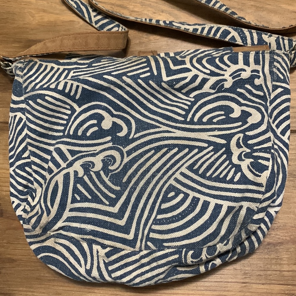 Roxy Crossbody Bag - Picture 2 of 3